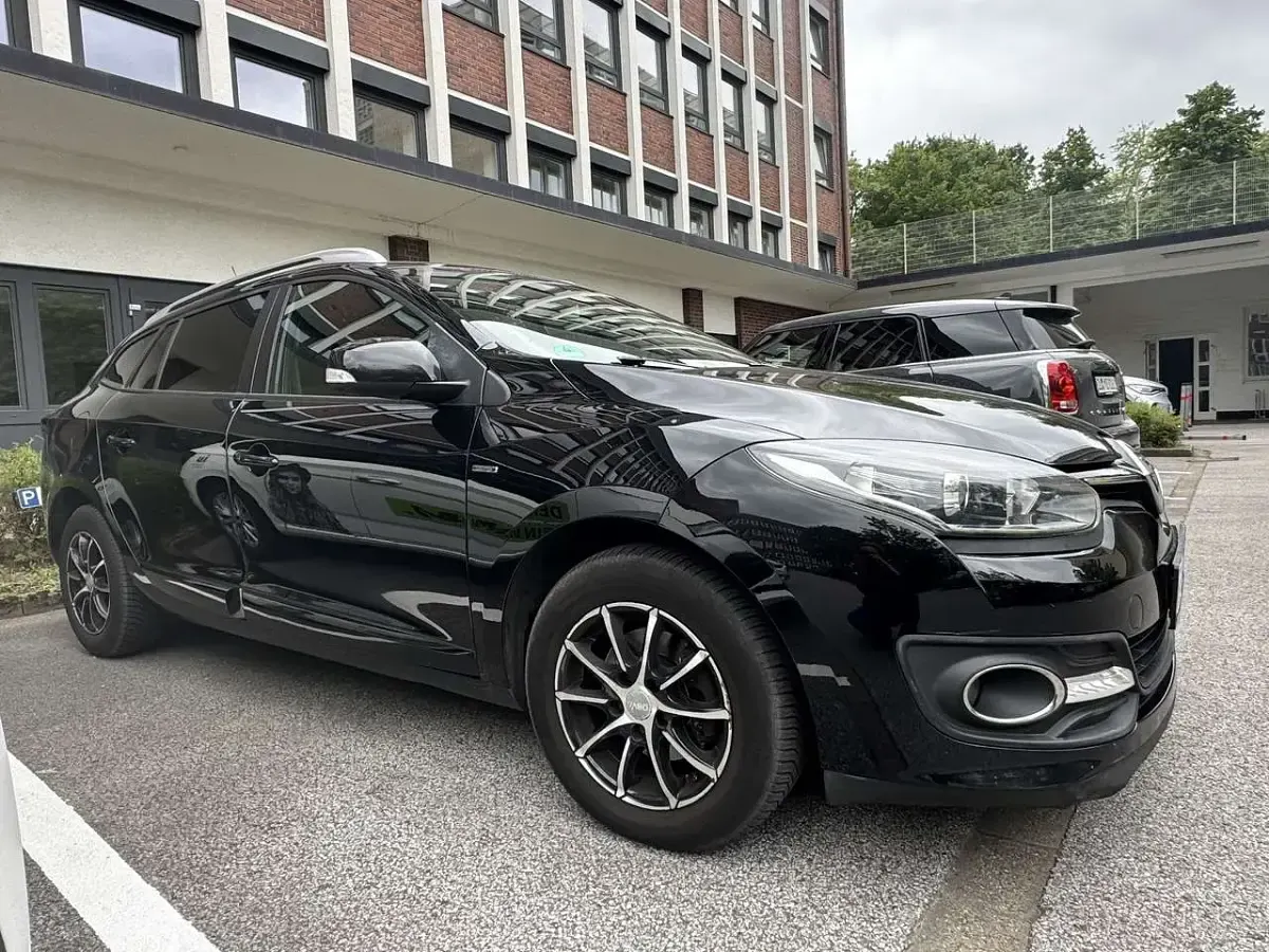 Gebraucht Renault Mégane GrandTour Dynamique 150 PS (110 kW) 2015 Schwarz Kombi