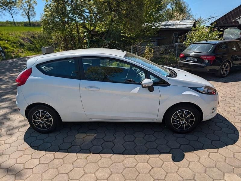 Gebraucht Ford Fiesta 60 PS (44 kW) 2011 Weiß Limousine
