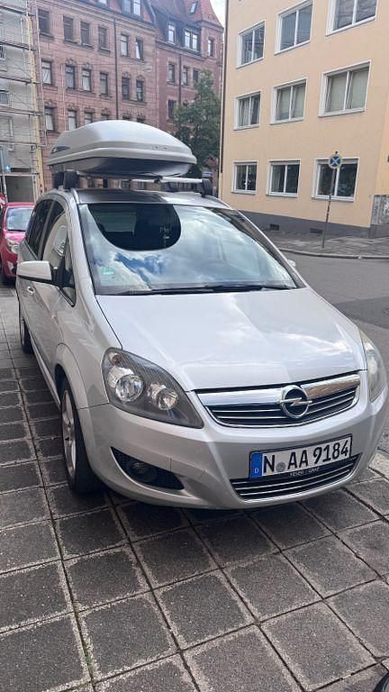 Grau Gebraucht 2008 Opel Zafira Edition Van / Kleinbus | 3.850 € (Etwas zu teuer) - Bild 1/4