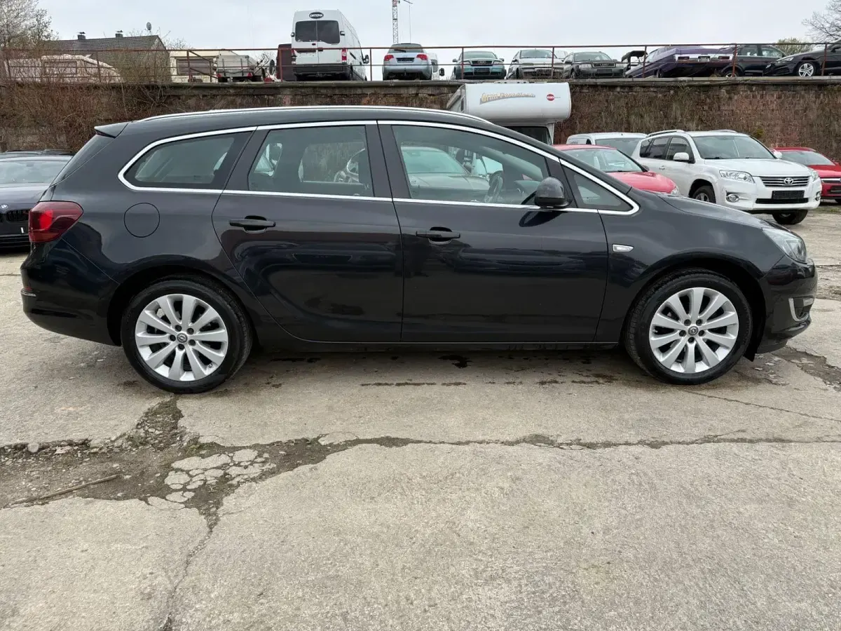 Gebraucht Opel Astra Exklusiv 140 PS (102 kW) 2015 Schwarz Kombi
