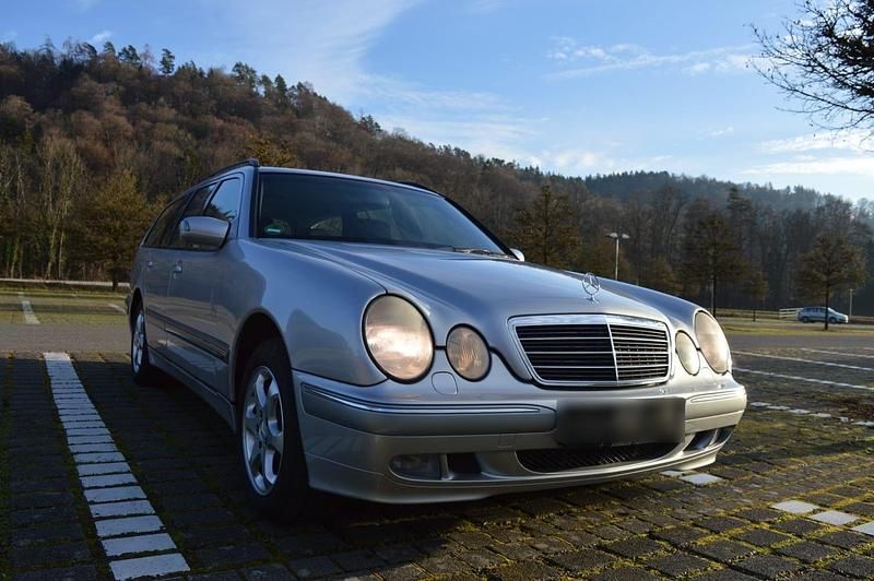 Gebraucht Mercedes E270 177 PS (130 kW) 2001 Silber Kombi
