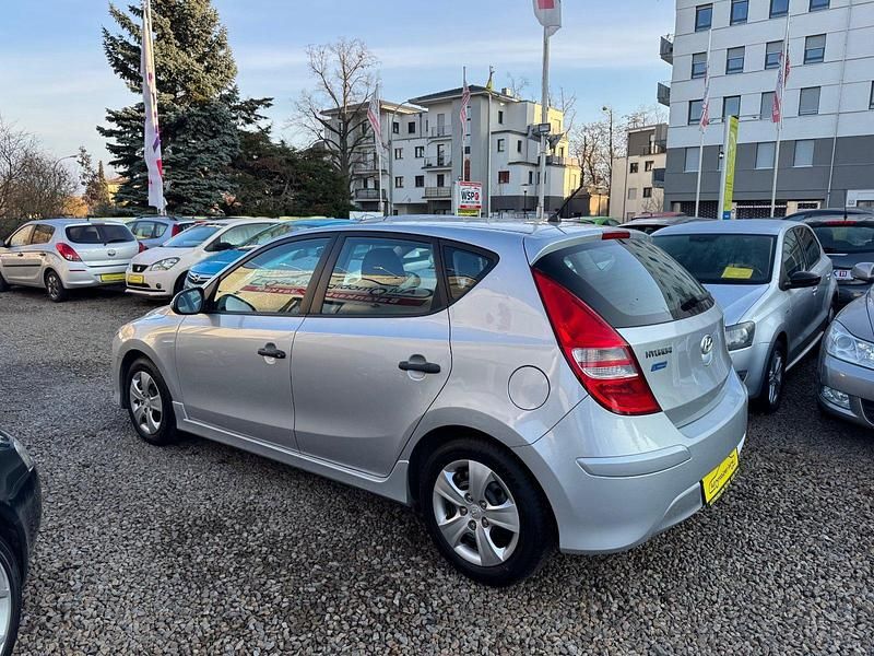 Gebraucht Hyundai i30 Edition 109 PS (80 kW) 2011 Continental silver Kleinwagen