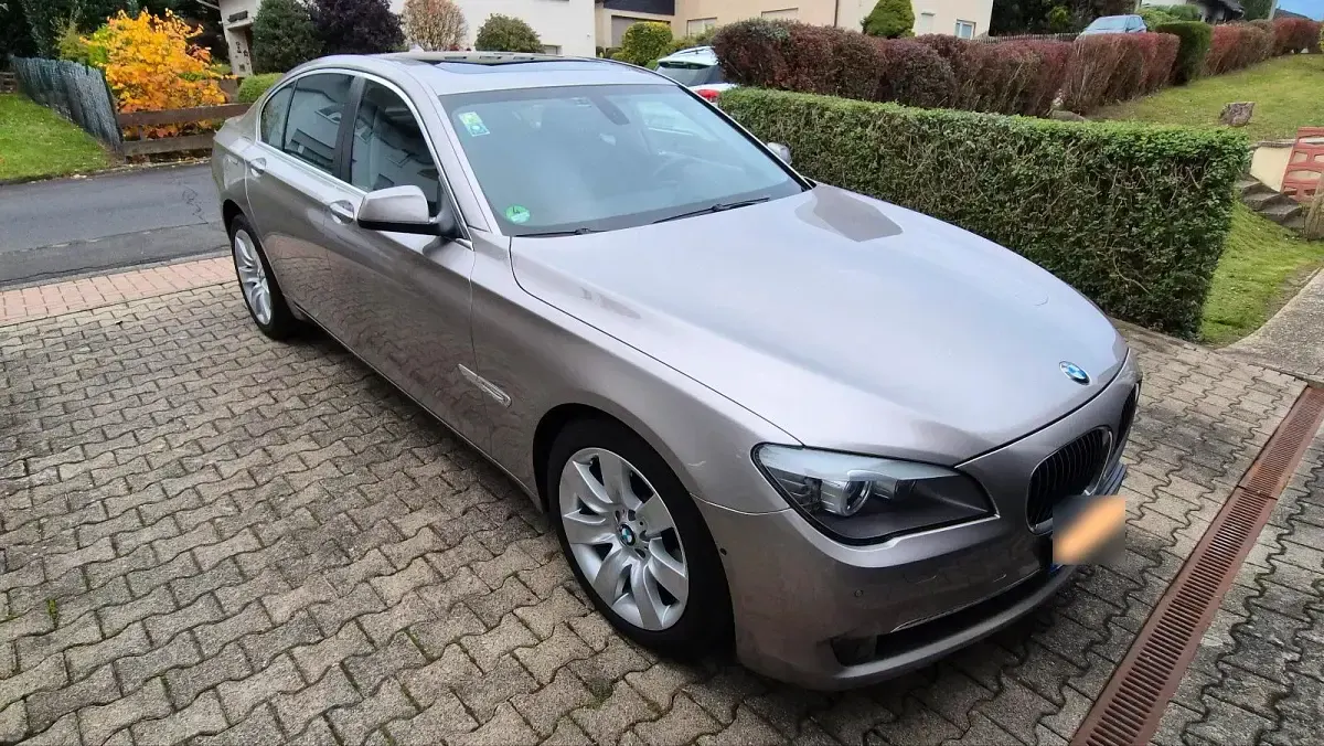 Gebraucht BMW 730 245 PS (180 kW) 2009 Silber Limousine