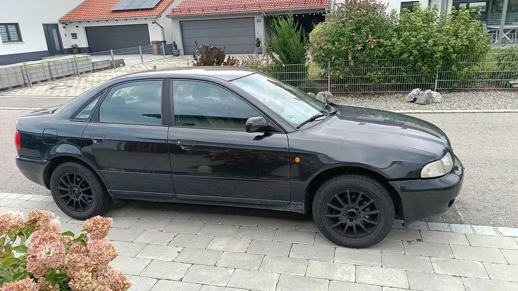 Gebraucht Audi A4 125 PS (91 kW) 1998 Schwarz Limousine