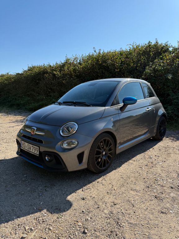 Grau Gebraucht 2021 Abarth 595 Kleinwagen | 19.999 € (Fairer Preis) - Bild 1/4