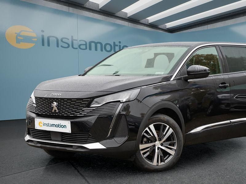 Schwarz Gebraucht 2022 Peugeot 5008 Van / Kleinbus | 27.499 € (Etwas zu teuer) - Bild 1/4