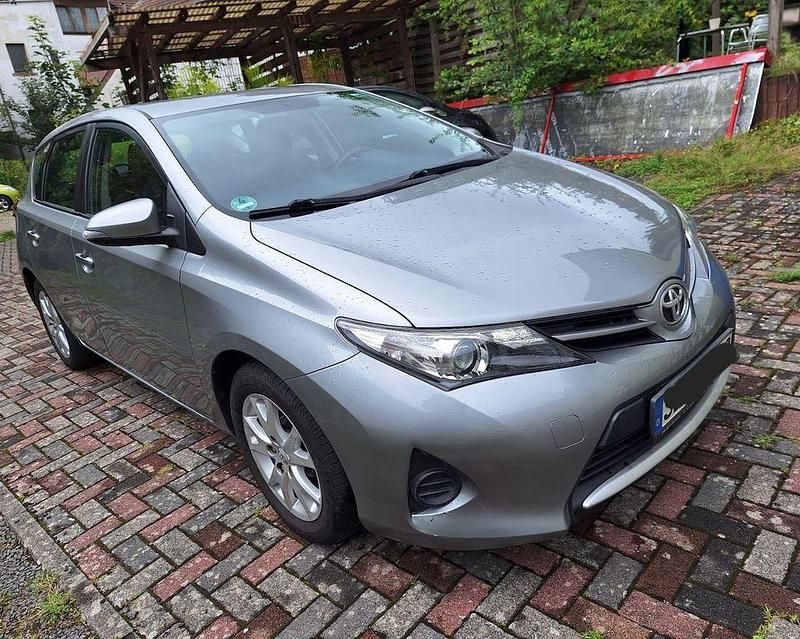 Grau Gebraucht 2014 Toyota Auris Limousine | 7.000 € (Guter Preis) - Bild 1/4