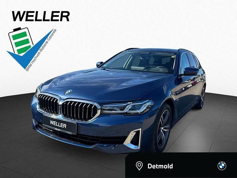 Phytonicblau (blau) Gebraucht 2022 BMW 530e Comfort Edition Kombi | 34.690 € (Guter Preis) - Bild 1/4