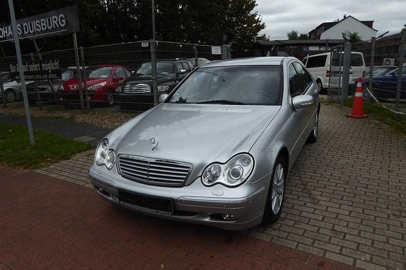 Silber Gebraucht 2003 Mercedes C220 Elegance Limousine | 3.750 € (Fairer Preis) - Bild 1/4