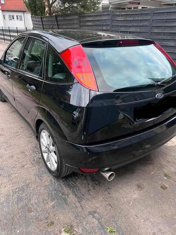 Usata Ford Focus 115 CV (84 kW) 2002 Nero Berlina