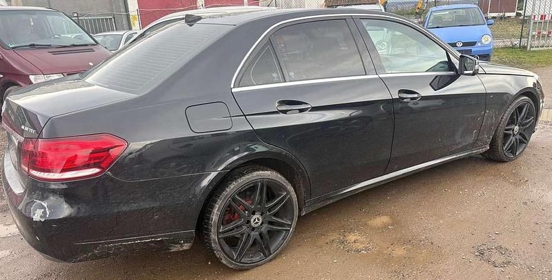 Gebraucht Mercedes E200 Elegance 136 PS (100 kW) 2015 Schwarz Limousine