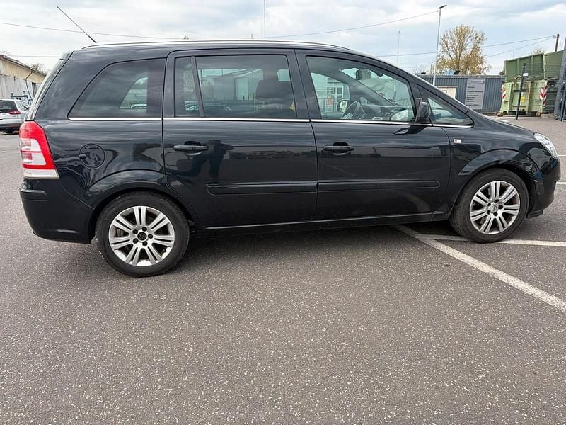 Gebraucht Opel Zafira 125 PS (91 kW) 2013 Schwarz Van / Kleinbus