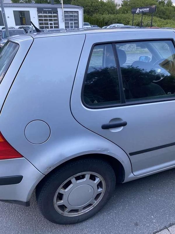 Gebraucht VW Golf IV 54 PS (39 kW) 2000 Grau Limousine