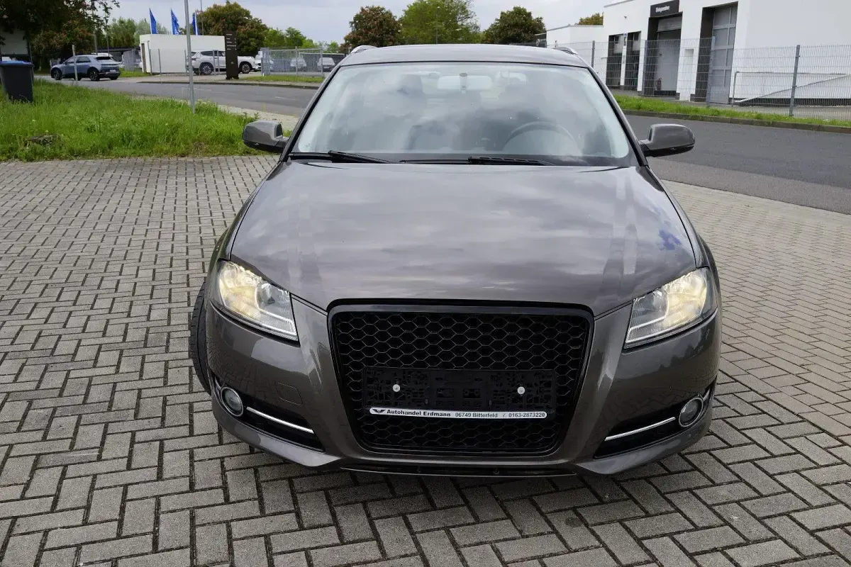 Gebraucht Audi A3 Sportback Attraction 125 PS (91 kW) 2012 Grau Kleinwagen
