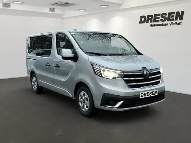 Neu Renault Trafic Evolution 150 PS (110 kW) 2025 Grau Van / Kleinbus