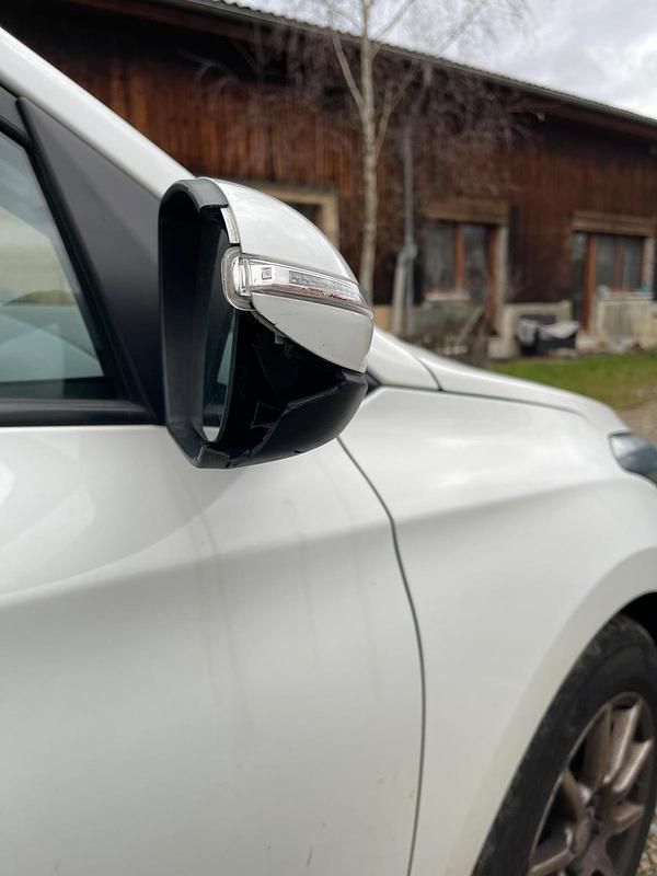 Gebraucht Hyundai i20 75 PS (55 kW) 2015 Weiß Kleinwagen