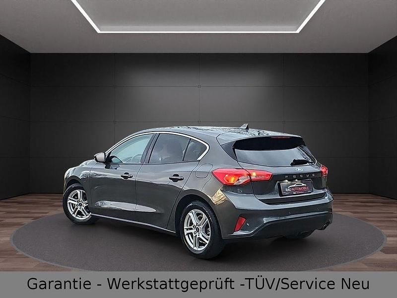 Gebraucht Ford Focus Cool & Connect 125 PS (91 kW) 2018 Grau Limousine
