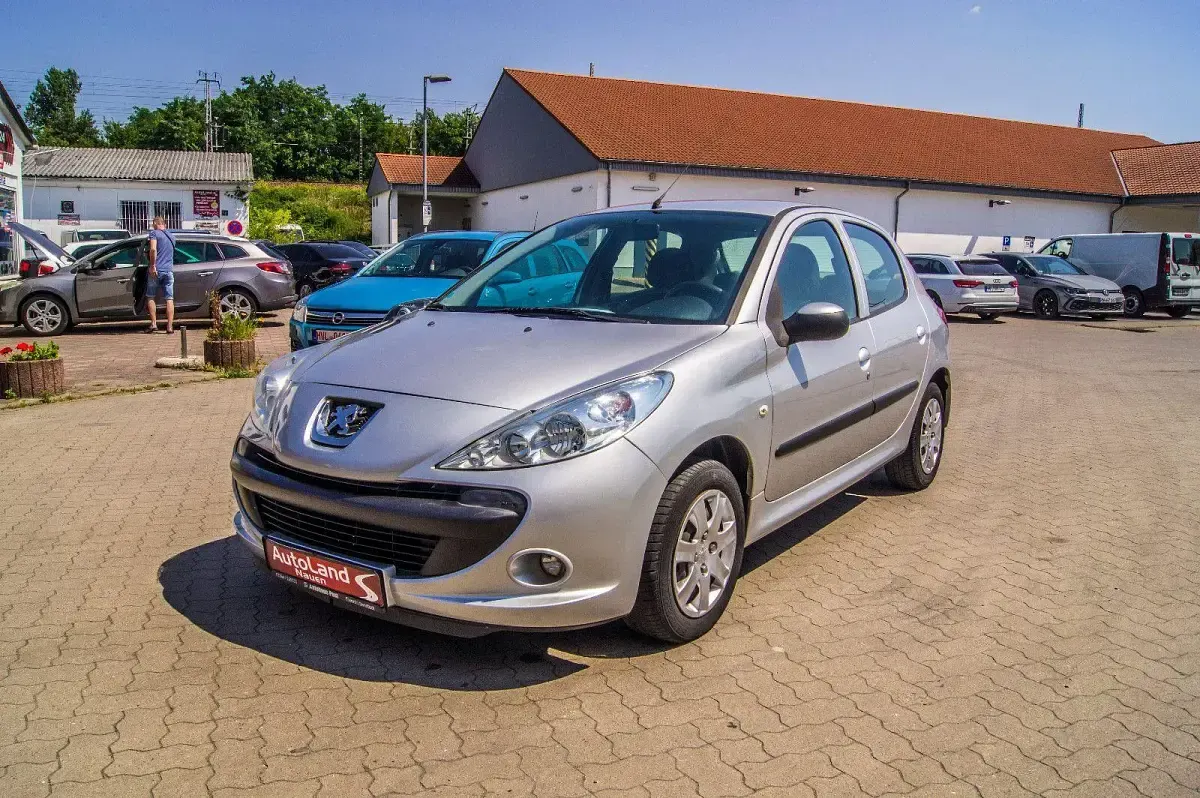 Gebraucht Peugeot 206 60 PS (44 kW) 2010 Silber Limousine