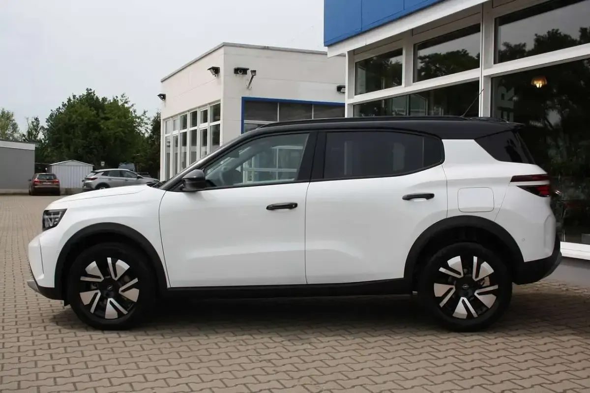 Neu Opel Frontera Ultimate 145 PS (106 kW) 2026 Arktis weiß, dach schwarz SUV