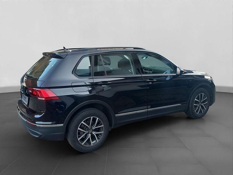 Gebraucht VW Tiguan Life 150 PS (110 kW) 2023 Schwarz SUV