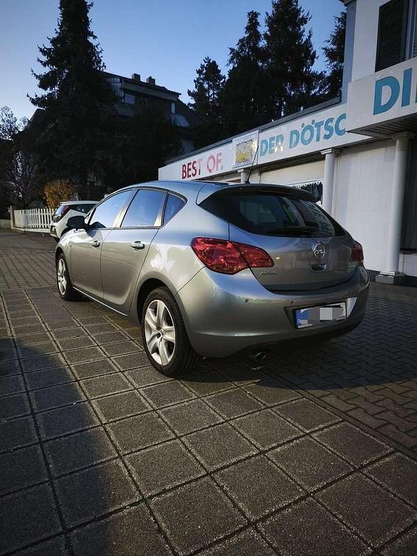 Gebraucht Opel Astra Design Edition 140 PS (102 kW) 2011 Grau Kleinwagen