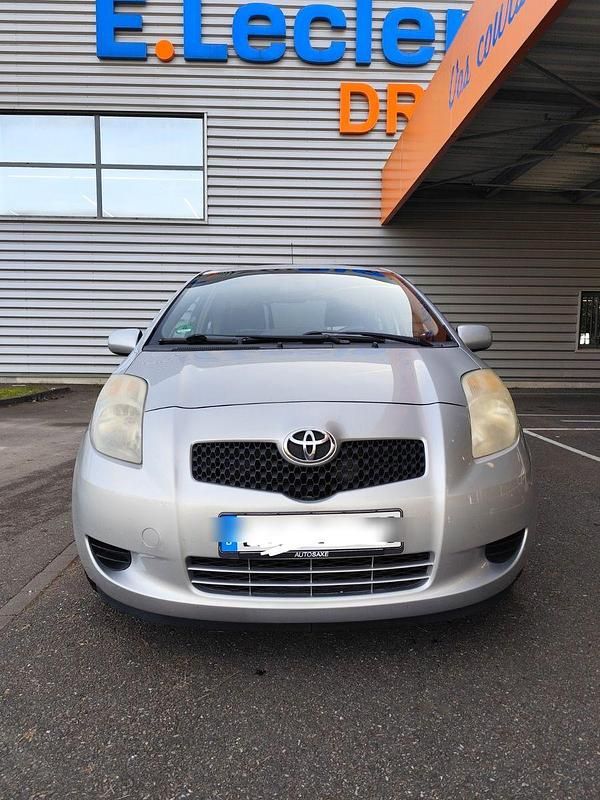 Silber Gebraucht 2006 Toyota Yaris Kleinwagen | 6.799 € (Teuer) - Bild 1/4