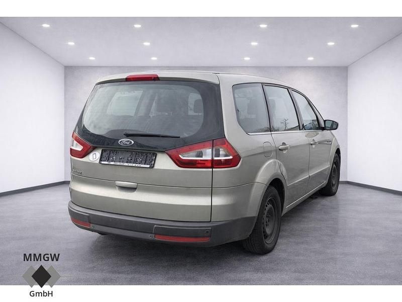 Gebraucht Ford Galaxy Ghia 145 PS (106 kW) 2009 Silber Van / Kleinbus