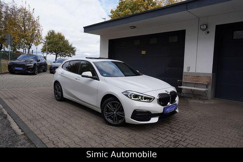Weiß Gebraucht 2022 BMW 120 Sport Line Kleinwagen | 24.999 € (Fairer Preis) - Bild 1/4