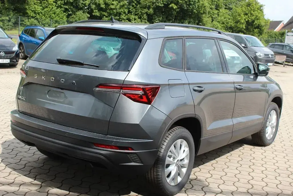 Neu Skoda Karoq Selection 150 PS (110 kW) 2026 Grau SUV