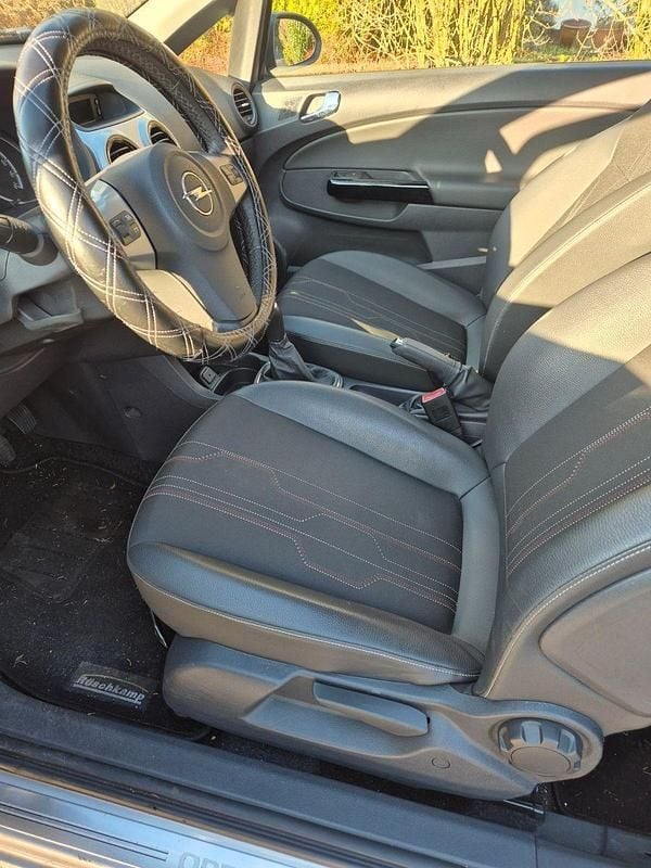 Gebraucht Opel Corsa Color Edition 87 PS (63 kW) 2012 Silber Kleinwagen