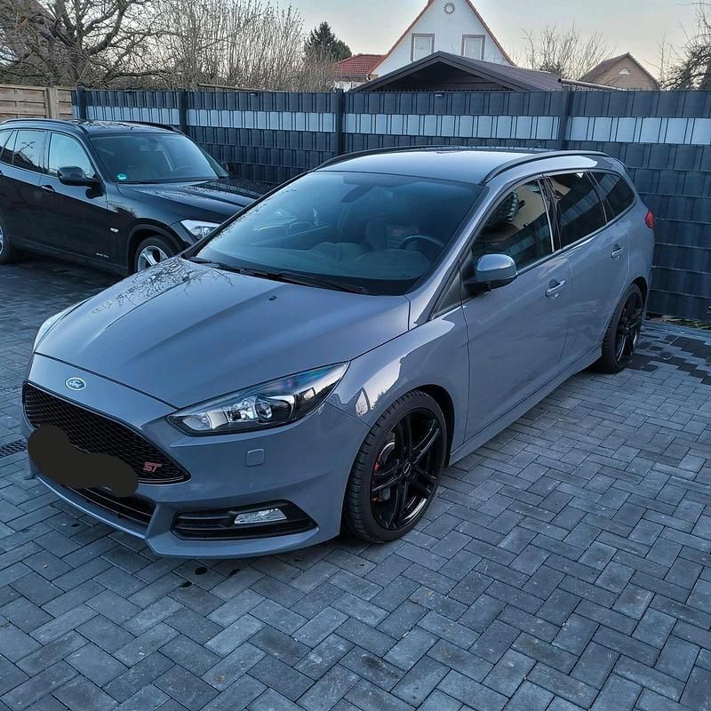 Gebraucht Ford Focus ST 185 PS (136 kW) 2016 Grau Kombi
