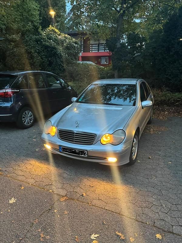 Silber Gebraucht 2001 Mercedes C220 Limousine | 1.300 € (Fairer Preis) - Bild 1/4