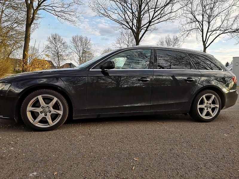 Gebraucht Audi A4 143 PS (105 kW) 2011 Schwarz Kombi