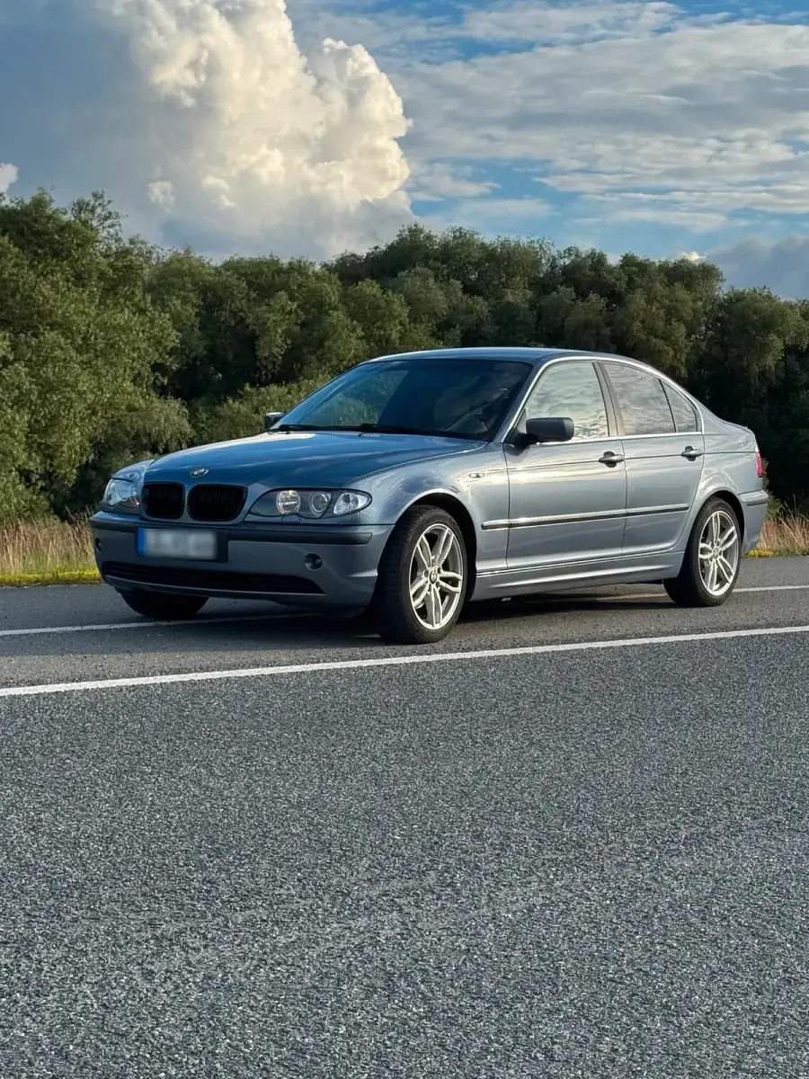 Gebraucht BMW 325 192 PS (141 kW) 2002 Blau Limousine