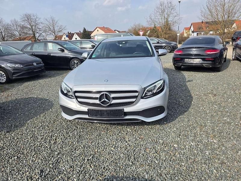 Gebraucht Mercedes E220 194 PS (142 kW) 2017 Iridiumsilber  metalliclack Limousine