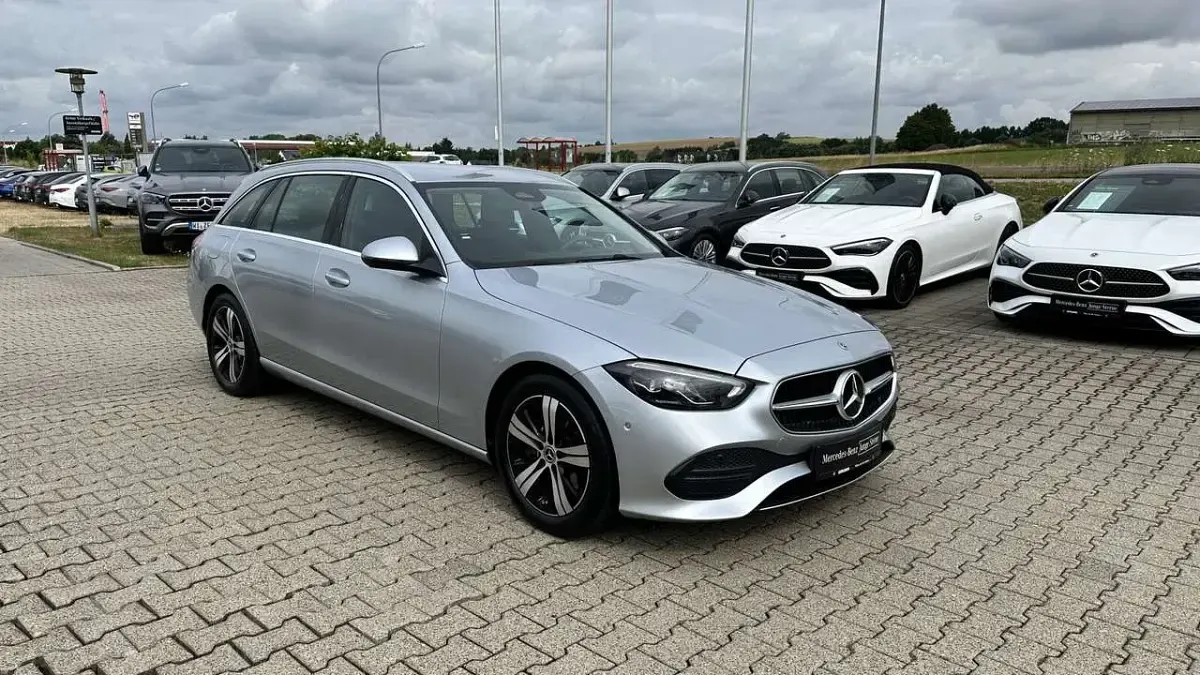 Gebraucht Mercedes C220 Avantgarde 197 PS (144 kW) 2025 Lack hightechsilber Kombi