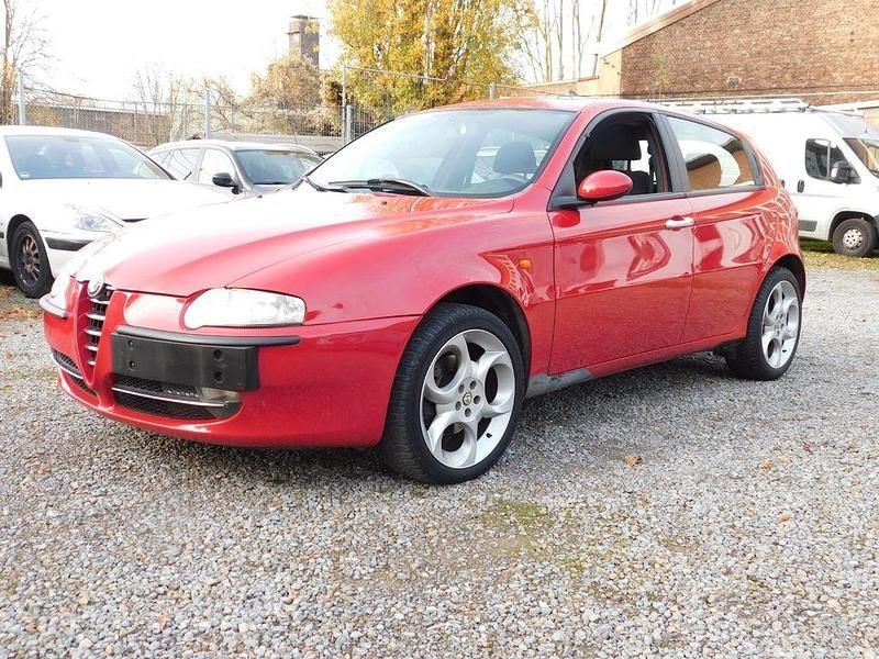 Rot Gebraucht 2002 Alfa Romeo 147 Distinctive Kleinwagen | 799 € (Fairer Preis) - Bild 1/4