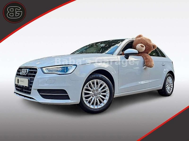 Weiß Gebraucht 2016 Audi A3 Sportback Ambiente Kombi | 11.490 € (Fairer Preis) - Bild 1/3