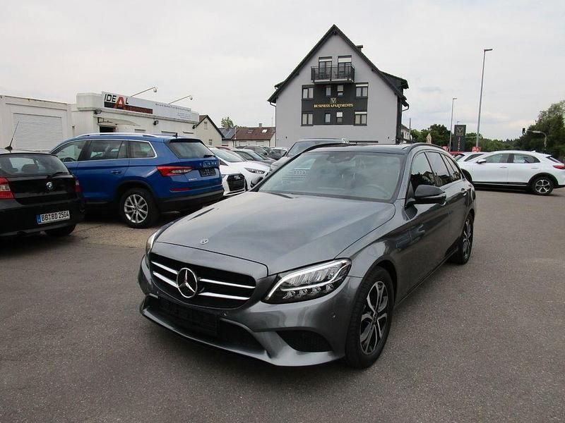 Grau Gebraucht 2019 Mercedes C200 Avantgarde Limousine | 23.990 € (Guter Preis) - Bild 1/4