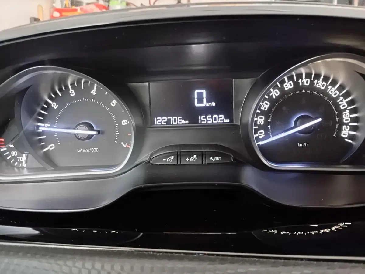 Gebraucht Peugeot 2008 Active 82 PS (60 kW) 2018 Grau SUV