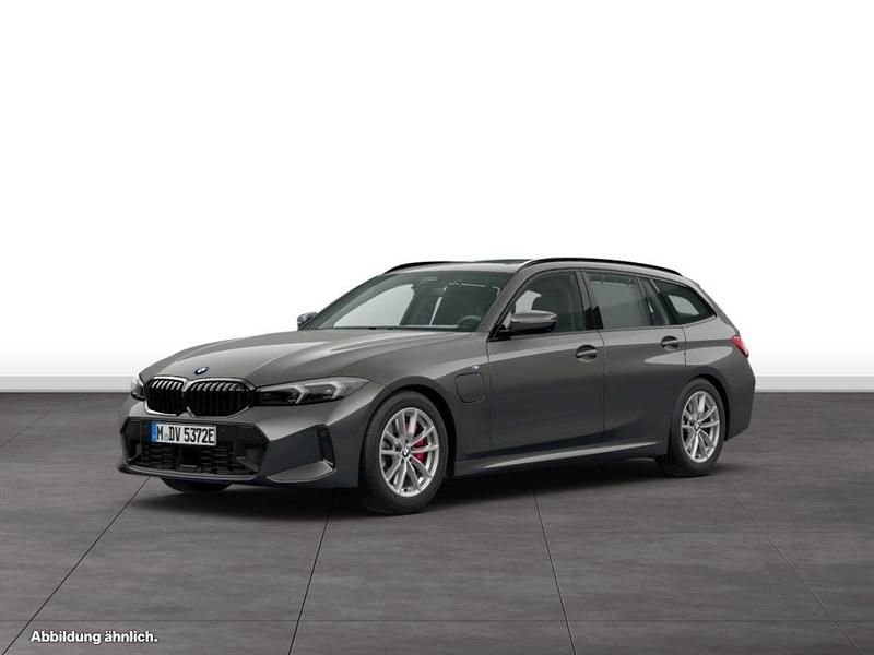 Grau Gebraucht 2024 BMW 330e Kombi | 56.707 € - Bild 1/4