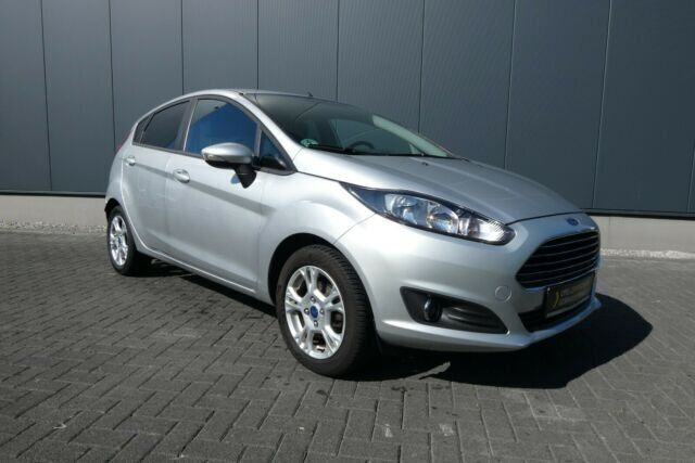 Gebraucht Ford Fiesta SYNC Edition 80 PS (58 kW) 2014 Silber metallic Kleinwagen
