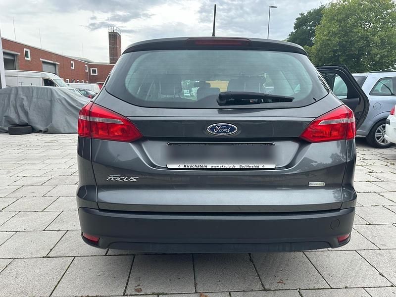 Gebraucht Ford Focus 101 PS (74 kW) 2017 Grau Kombi