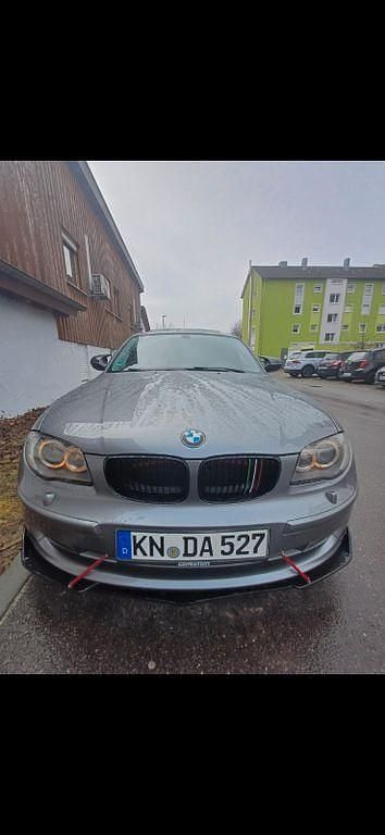 Grau Gebraucht 2011 BMW 116 Sport Line Kleinwagen | 4.900 € (Teuer) - Bild 1/4