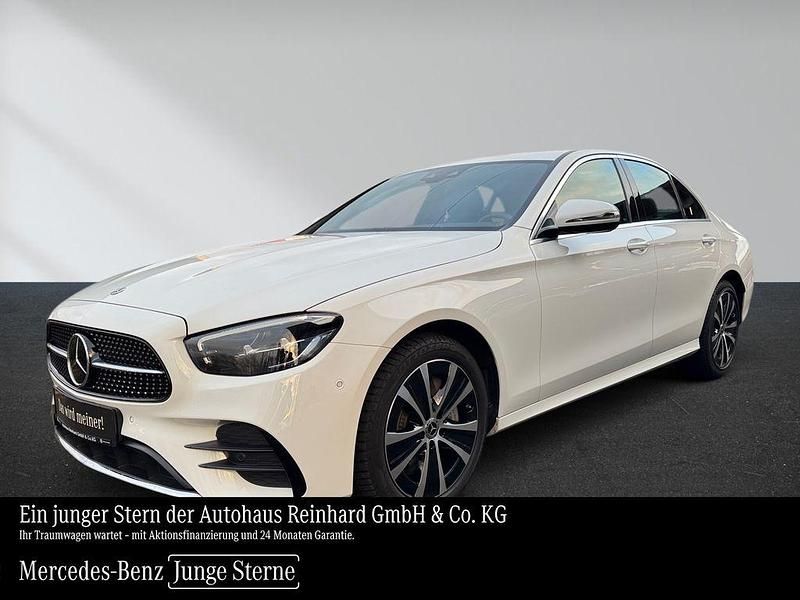 Weiß Gebraucht 2021 Mercedes E300 AMG Limousine | 36.850 € (Fairer Preis) - Bild 1/4