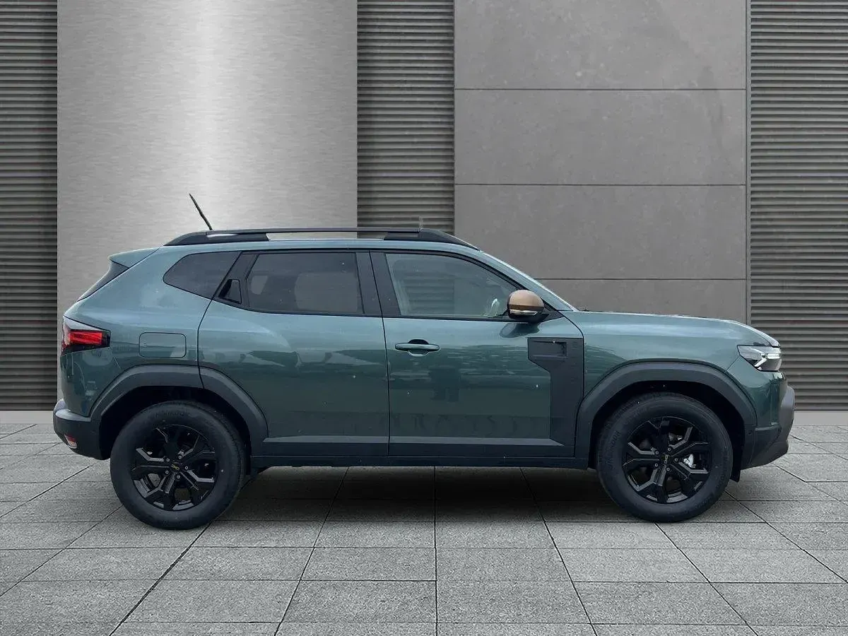 Neu Dacia Duster Extreme 122 PS (89 kW) 2026 Zedergrün SUV