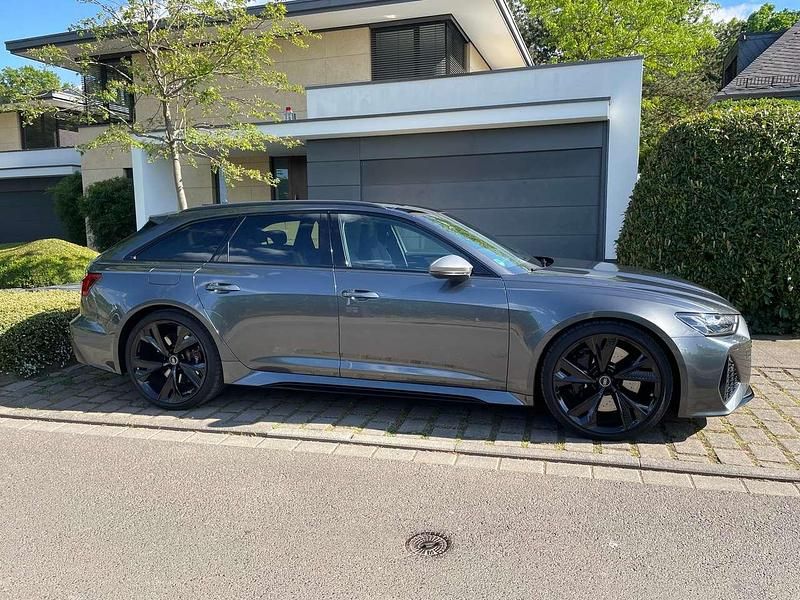 Grau Gebraucht 2023 Audi RS6 Performance Kombi | 112.000 € (Fairer Preis) - Bild 1/4