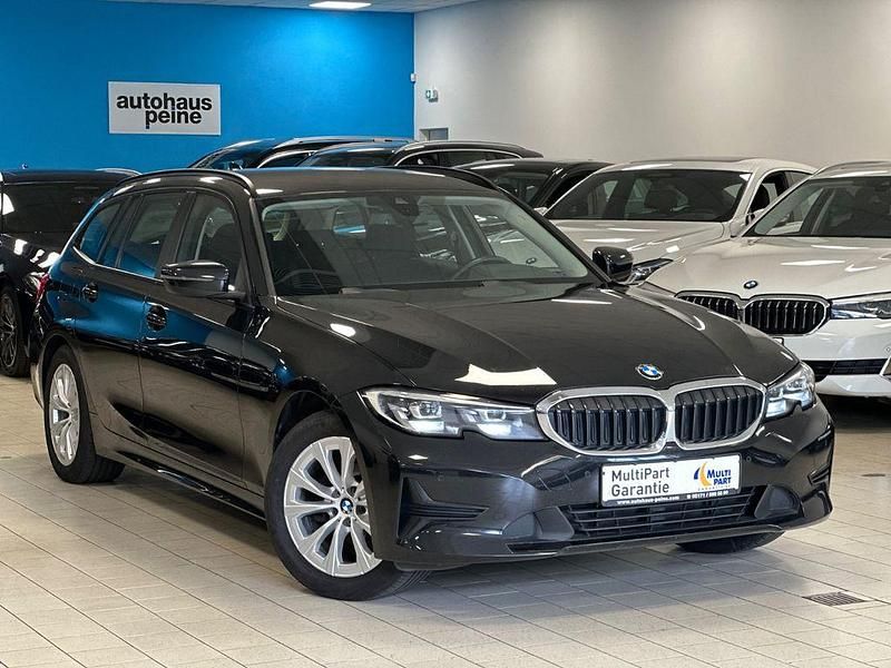 Schwarz Gebraucht 2022 BMW 318 Advantage Limousine | 21.597 € (Fairer Preis) - Bild 1/4