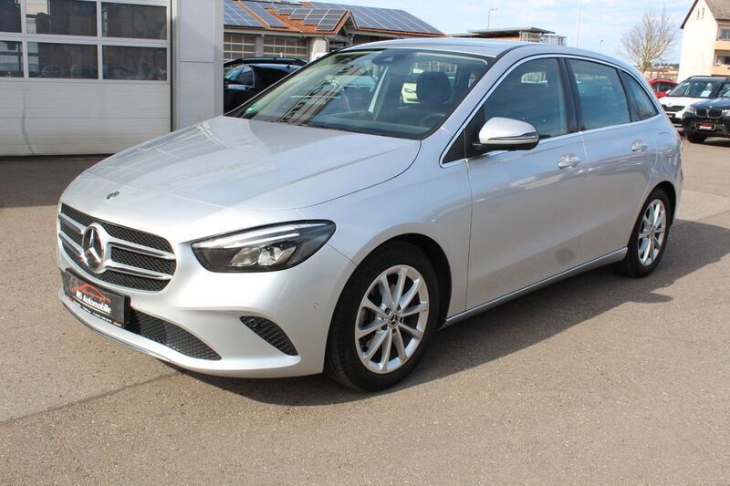 Iridiumsilber metalliclack Gebraucht 2019 Mercedes B180 Van / Kleinbus | 24.799 € (Fairer Preis) - Bild 1/4