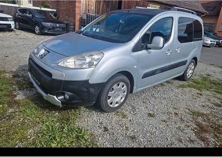 Silber Gebraucht 2010 Peugeot Partner Tepee Family Van / Kleinbus | 3.650 € (Fairer Preis) - Bild 1/4